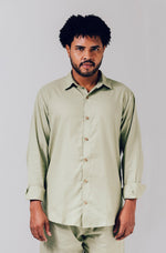 Camisa verde eucalipto