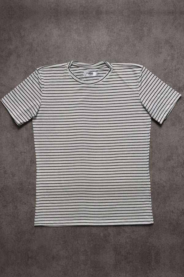 Camiseta texturizada blanca rayas negras
